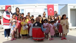 Deprem bölgesindeki 12 bin çocuğa bayram hediyeleri ulaştı