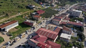 Depremin etkilediği Hatay'da hafriyat kamyonlarının yoğunluğu havadan görüntülendi