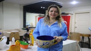 Depremzede kadınlar Nevşehir'de seramik boyama kursuyla meslek ediniyor