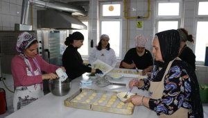 Edirne'de depremzede kadınlar için yemek kursu açıldı