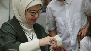 Emine Erdoğan, devlet koruması altındaki çocuklarla iftarda buluştu