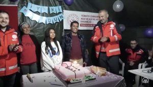 Emine Erdoğan'a hayalini anlatan depremzede Sude'ye doğum günü sürprizi