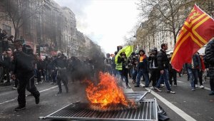 Fransa'da emeklilik reformu karşıtı gösteride 111 kişi gözaltına alındı