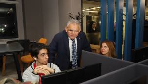 Genç dostu Başkan Büyükkılıç, öğrencilerle buluştu