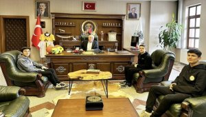Güdül Belediye Başkanı Yalçın, sporla ilgilenen gençleri ağırladı