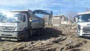 İncesu Belediyesi Adıyaman’da enkaz kaldırıyor