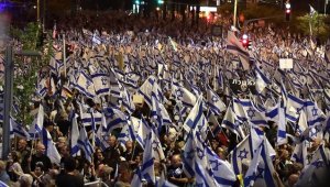İsrailliler bölgede yükselen tansiyona rağmen "yargı reformu" protestolarına devam ediyor