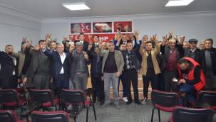 İYİ Parti’den MHP’ye katılan 200 kişiye rozet takıldı