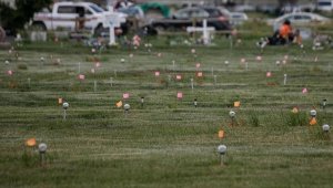 Kanada'daki yatılı kilise okulunun yakınında 40 kayıtsız çocuk mezarı bulundu