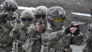 Kars'ta özel harekat polisleri "terör operasyonu tatbikatı" yaptı 