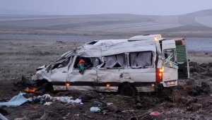 Kayseri'de şarampole devrilen minibüsteki 2 kişi öldü, 10 kişi yaralandı