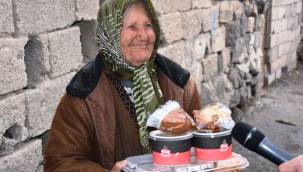 Kocasinan’da ‘Gönül Kazan’ı projesiyle 65 yaş üstü 160 vatandaşın evine yemek dağıtılıyor 