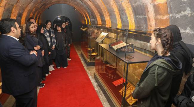 Kur'an ayında Kur'an sergisine büyük ilgi