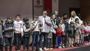 Malatya'ya gelen ünlüler, depremzedelerle buluştu