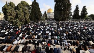 Mescid-i Aksa'da yaklaşık 120 bin Müslüman bayram namazını kıldı