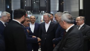 Milli Savunma Bakanı Akar, Mehmetçiğin teröristlerin Zap'taki mağarasına girdiğini açıkladı