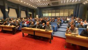 Özel Halk Otobüsü sahipleri ‘geçinemiyoruz’ diye Büyükşehir Belediyesine yürüdü