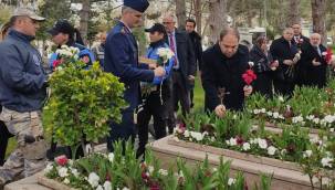 Polis teşkilatının kuruluş yıldönümü nedeniyle şehitlik ziyaret edildi