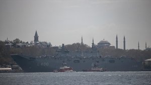 TCG Anadolu gemisi Sarayburnu Limanı'na demirledi