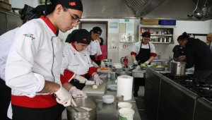 Uygulama otelinde hem eğitim aldılar hem de 17 milyon lira ciro sağladılar