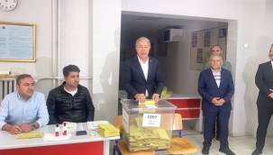 Bakan Akar oyunu okuduğu Kayseri Lisesi’nde kullandı