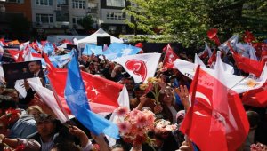 Bakan Dönmez, Eskişehir'de "Birlik ve Beraberlik Yürüyüşü"ne katıldı