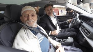 Cumhurbaşkanı Erdoğan'ın görüştüğü 85 yaşındaki Bayraktar'a Togg sürprizi