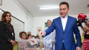 DEVA Partisi Genel Başkanı Ali Babacan oyunu kullandı