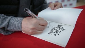 Gazeteci Sefa Salantur "İlk Meclis'e Yolculuk" kitabıyla okuyucularıyla buluştu