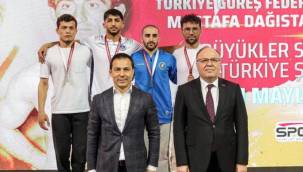Güreşçiler Türkiye Şampiyonasından 2 madalya çıkardı