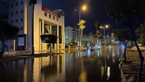 İskenderun'da lodos hayatı olumsuz etkiledi
