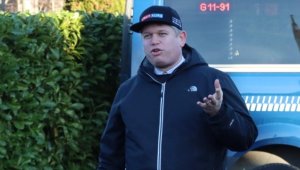 İsveç'te, Kur'an-ı Kerim yakan Paludan hakkında gıyabi tutuklama kararı