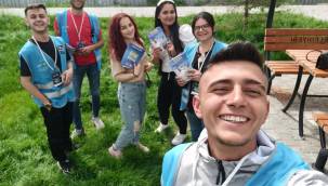 İyi Parti Milletvekili Adayı İlker Sungur gönüllüleri, semt -mahalle, cadde- sokak dolaşıyor.