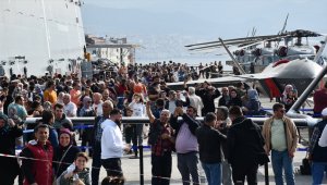 İzmir'deki TCG ANADOLU'ya ziyaretler devam ediyor