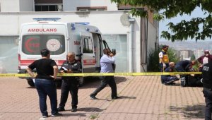 Kayseri'de 13. kattaki evlerinin balkonundan düşen anne ve iki çocuğu yaşamını yitirdi