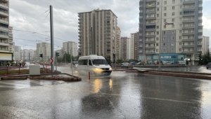 Kayseri'de sağanak ve dolu etkili oldu