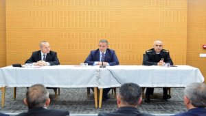 Kırşehir Valisi Buhara, muhtarlarla buluştu