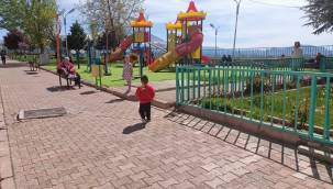 Mahalle sakinleri Ahi Evran’daki çocuk parkına önlem istiyor