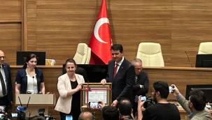 Mahmut Arıkan mazbatasını aldı