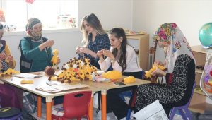 Merve öğretmenin köy okulunda kurduğu atölye kadınların kazanç kapısı oldu