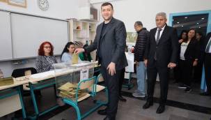 Milletvekili adayı Ersoy ve İl Başkanı Bağçovan, oylarını kullandı 