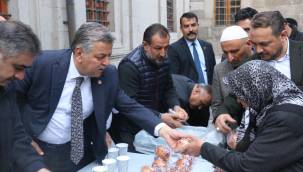 Milletvekili adayı İncetoprak'tan çorba ikramı