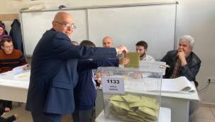 Milletvekili Adayı Özden, oyunu kullandı 