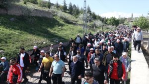 Milli Savunma Bakanı Akar, Kayseri'de "Doğa Seni Çağırıyor" yürüyüşüne katıldı