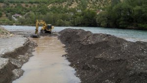 Munzur Çayı'nda kaybolan 2 kişinin bulunması için suyun yönü değiştirildi
