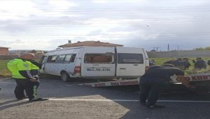 Nevşehir'de iki minibüsün çarpıştığı kazada 8 kişi yaralandı