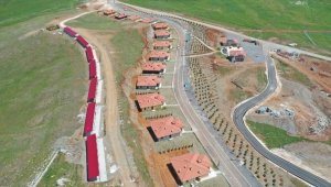 Nurdağı'nda afet konutlarına yerleşenler kendilerini güvende hissediyor