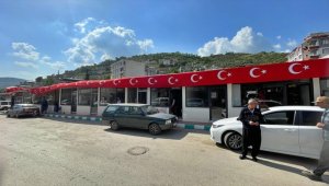 Osmaniye'de depremzede 15 esnaf, geçici iş yerlerine kavuştu