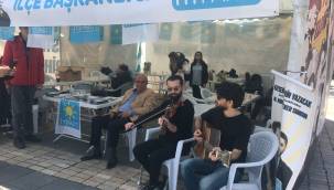 Sokak müzisyenleri seçmeni coşturuyor