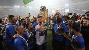 Süper Lig'e yükselen Çaykur Rizespor kupasını aldı